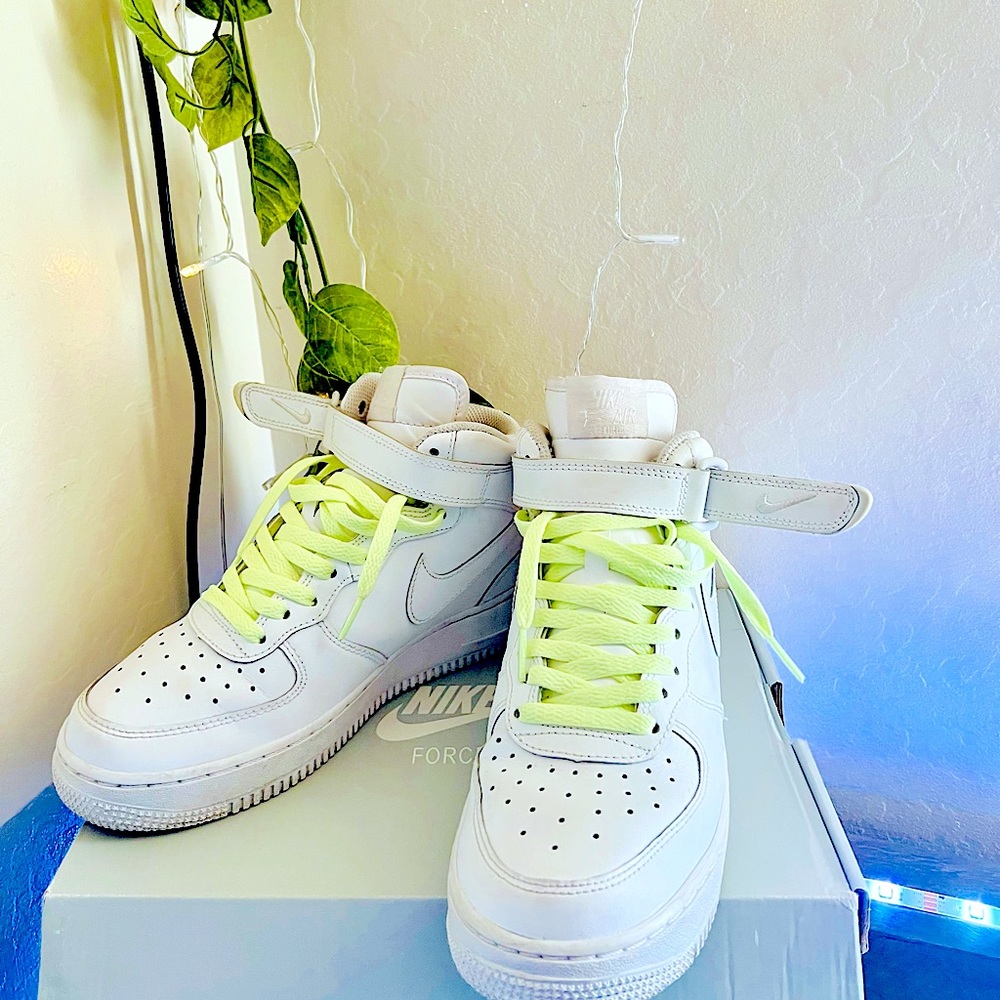 Nike Air Force 1’s mid womens size 7